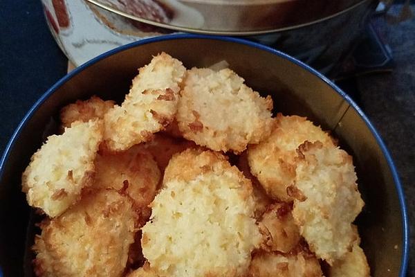 Coconut Macaroons with Cottage Cheese and Whole Eggs
