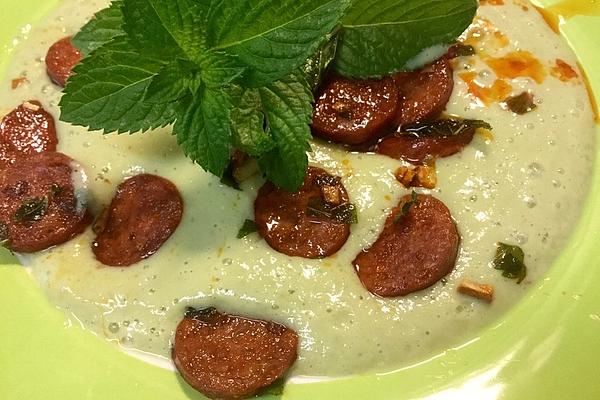 Cold Cucumber and Avocado Soup from Mixer with Chorizo ​​and Bacon