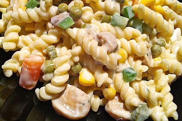 Colorful Pasta Salad Green-Red-Yellow