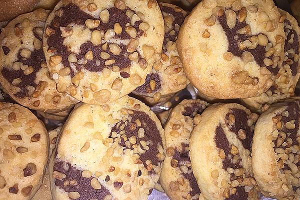Crunchy Cookies with Hazelnut Brittle