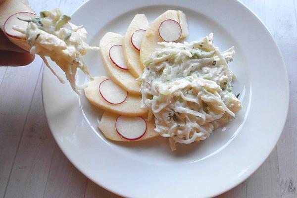 Cucumber – Kohlrabi – Apple Salad with Cream Cheese