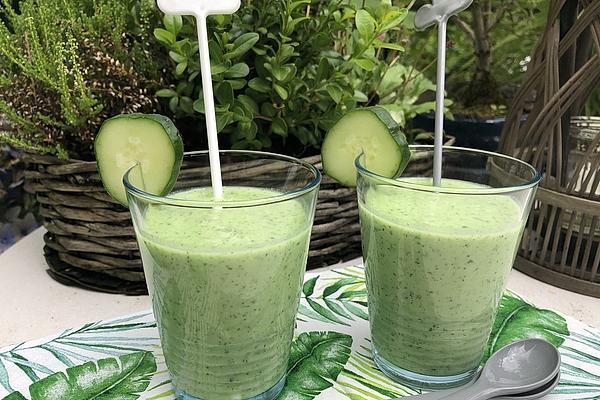 Cucumber Smoothie with Banana and Arugula