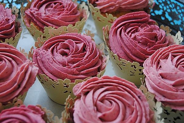 Cupcakes with Berry Frosting and Cream Cheese Core