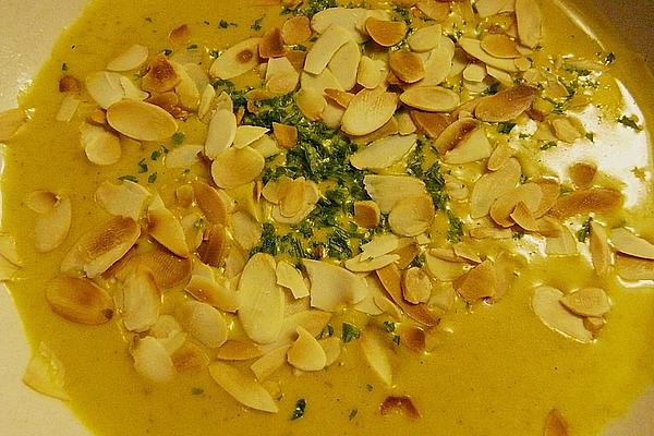 Curry – Cream Soup with Almond Flakes