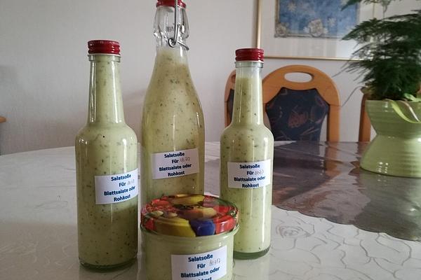 Delicious Salad Dressing for All Leaf Salads