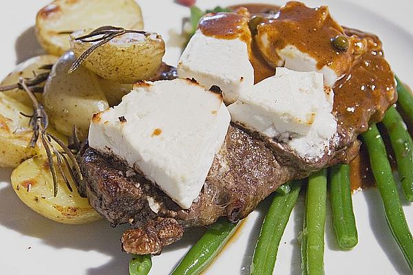 Entrecôte Baked with Goat Cheese with Pepper Sauce, Green Beans and Potato Wedges