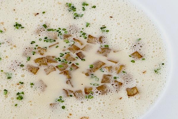 Fine Potato Soup with Croutons and Bacon Flavor