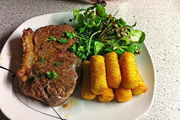 for Real Guys: Perfect Rump Steak – Saignant (English) with Bearnaise Sauce and French Fries