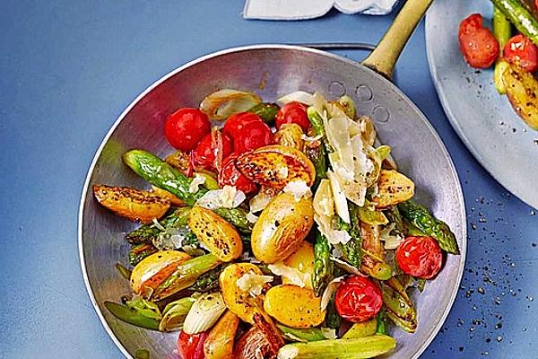 Fried Green Asparagus with Cherry Tomatoes and Potatoes