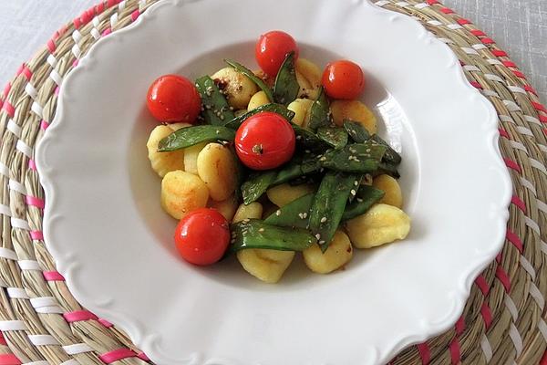 Fried Snow Peas and Cherry Tomatoes