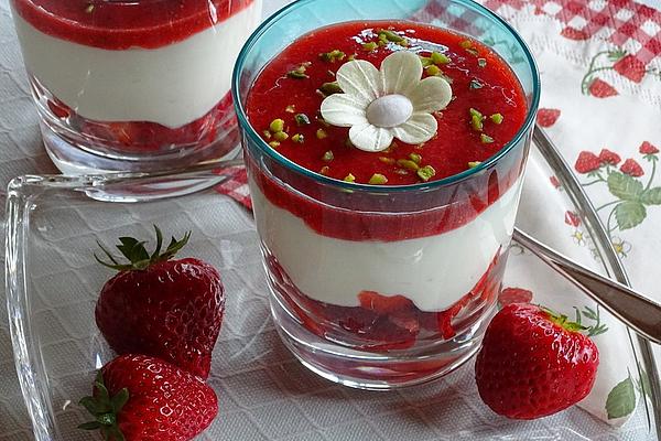 Fruit Dessert with Yogurt and Cream