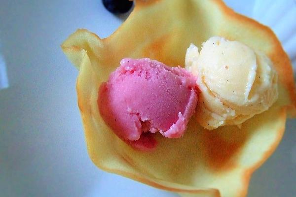 Fruity and Creamy Raspberry Ice Cream À La Gartenliebe