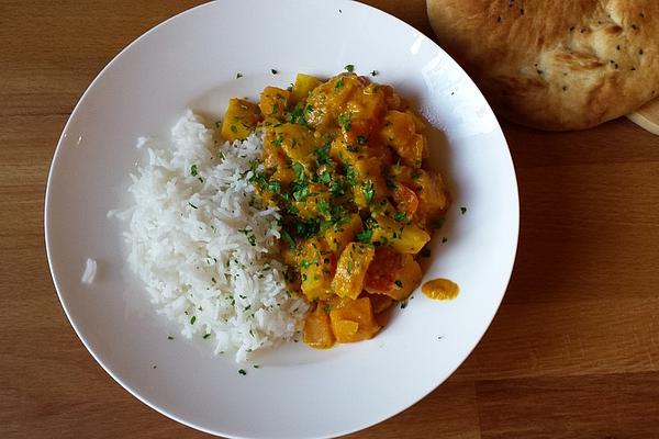 Fruity and Spicy Vegetable Curry with Tomatoes and Hokkaido Pumpkin