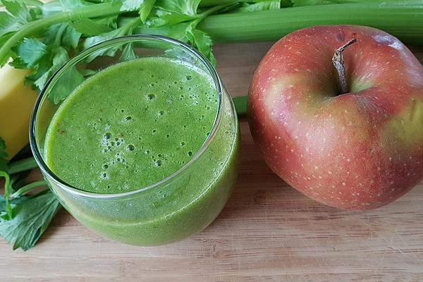 Fruity, Green Smoothie with Celery