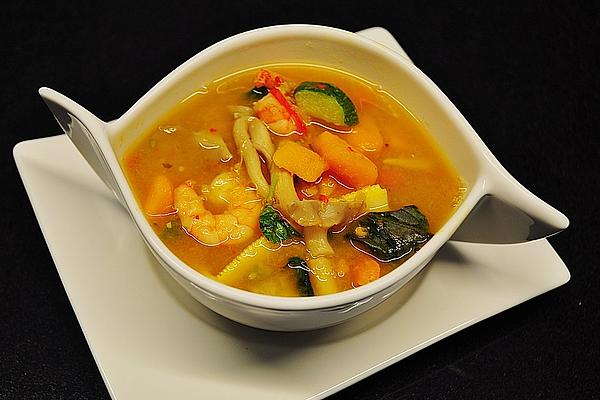 Gaeng Liang – Spicy Thai Soup with Pumpkin and Prawns