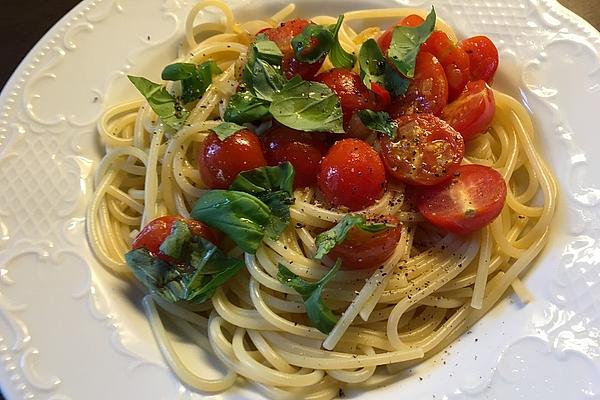 Garlic Spaghetti with Fresh Tomatoes