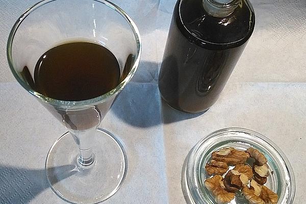 Gieblis Walnut Liqueur with Ripe Walnuts