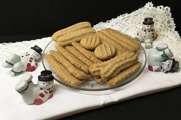 Gingerbread Shortbread Cookies