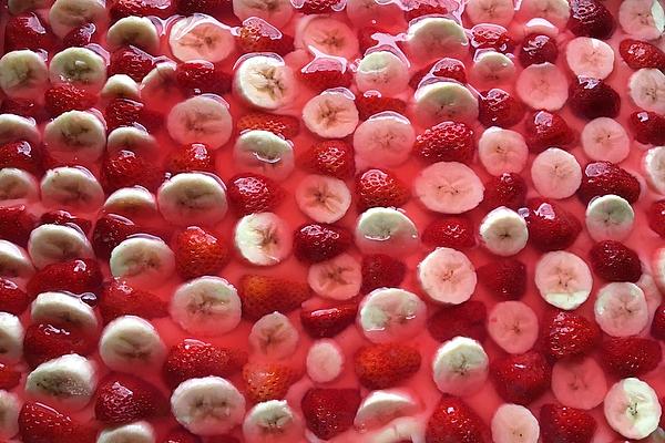Gluten-free Strawberry and Banana Cake
