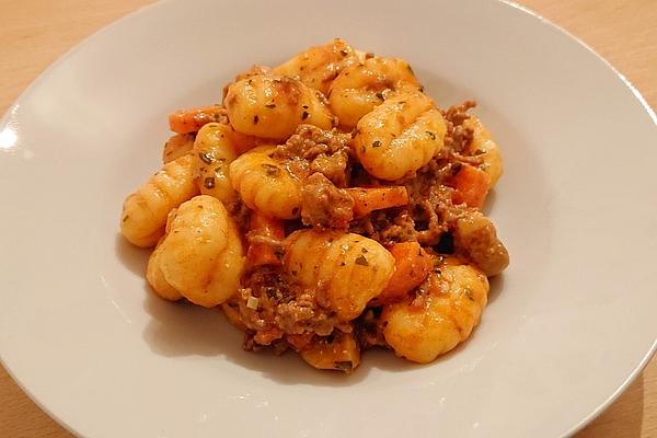 Gnocchi – Mince – Pan with Basil