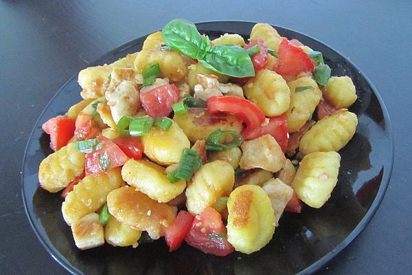 Gnocchi – Salad with Tomatoes – Vinaigrette