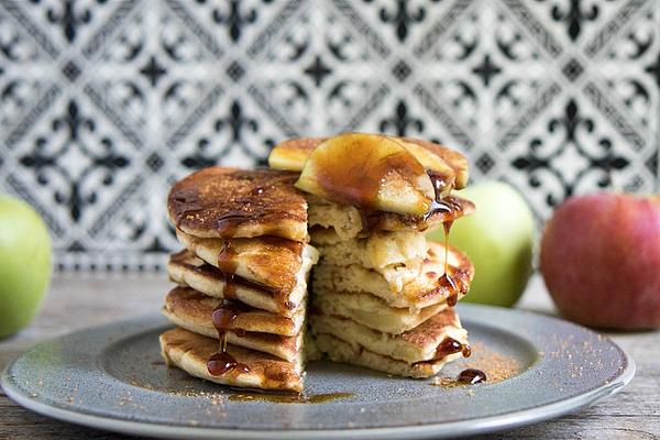 Grandma`s Apple Pancakes