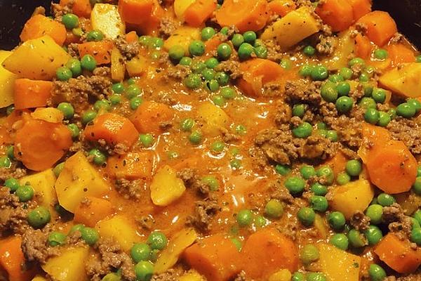 Grandma`s Minced Meat Pan with Vegetables