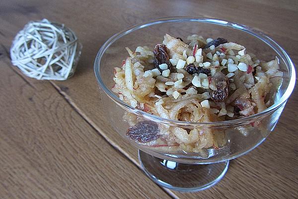 Grated Apple with Raisins