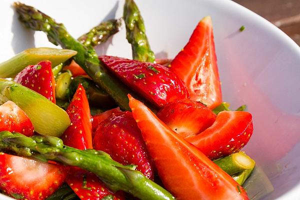 Green Asparagus Salad with Strawberries