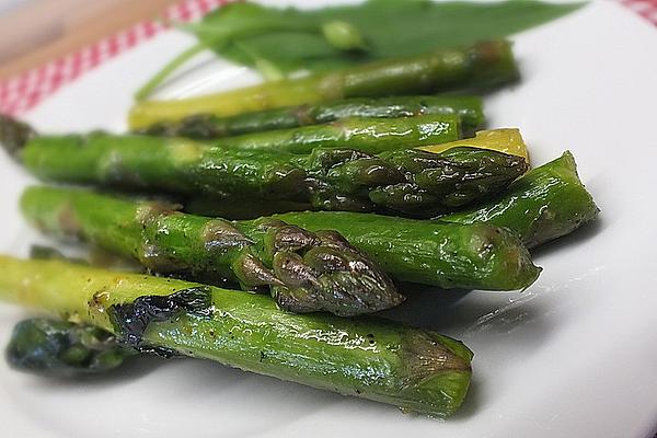 Green Asparagus with Fresh Wild Garlic from Pan