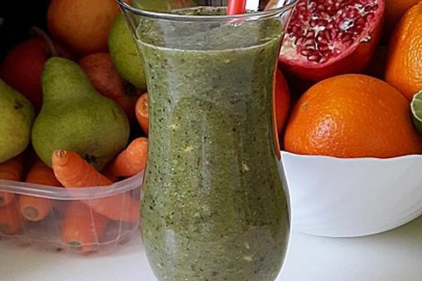 Green Smoothie with Pomegranate
