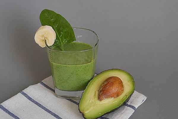 Green Smoothie with Spinach, Avocado and Banana