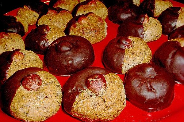 Hazelnut Macaroons with Chocolate