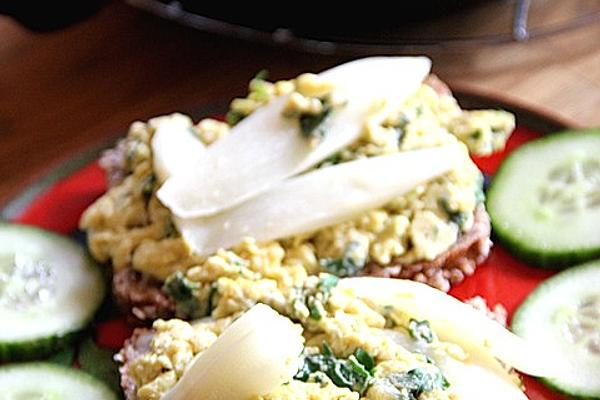 Herbal Scrambled Eggs with White Asparagus