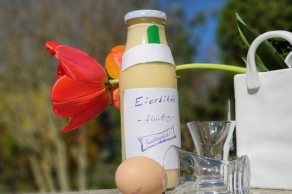 Homemade Egg Liqueur with Cream