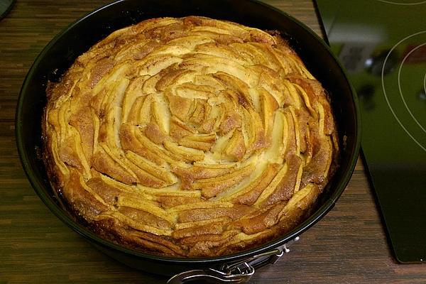 Illes `Tangy` Sunken Apple Pie