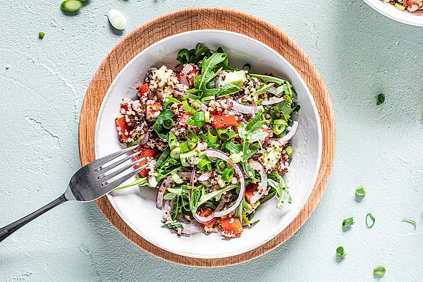 Incasalat – Spicy Quinoa Salad with Avocado and Rocket
