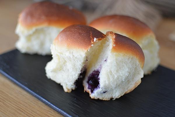 Jagodzianki – Polish Blueberry Buns