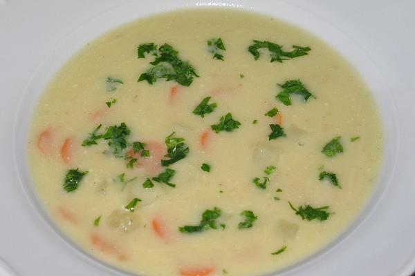Kohlrabi Cream Soup with Carrot Slices