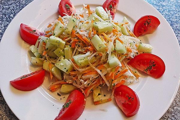 Kohlrabi Salad with Carrots, Cucumber and Tomatoes