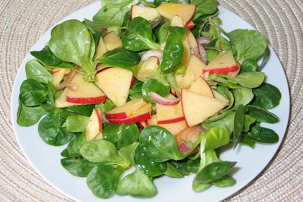Lamb`s Lettuce with Apples