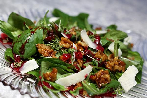Lamb`s Lettuce with Caramelized Walnuts