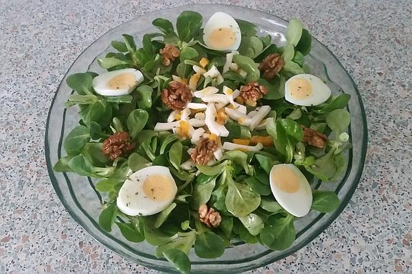 Lamb`s Lettuce with Egg and Walnuts