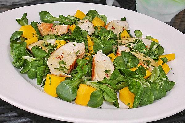 Lamb`s Lettuce with Mango and Chicken Breast