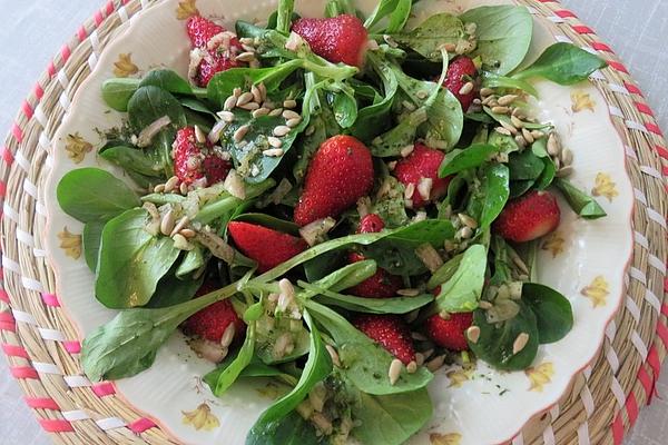 Lamb`s Lettuce with Marinated Strawberries