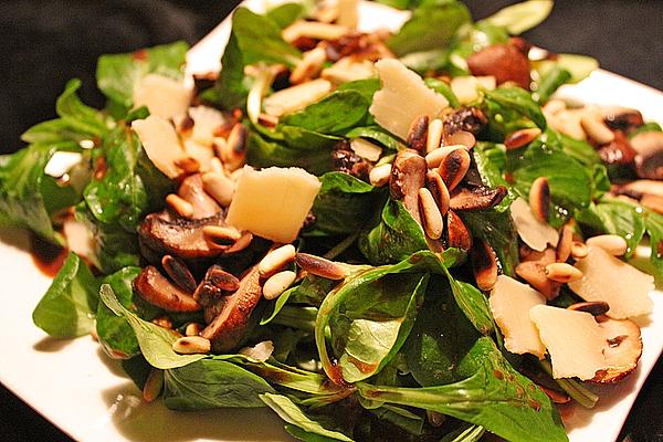 Lamb`s Lettuce with Mushrooms and Pine Nuts