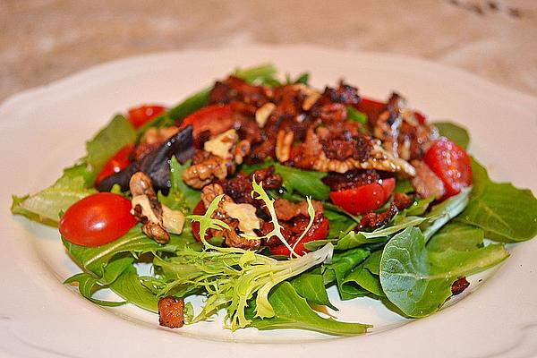 Lamb`s Lettuce with Nuts and Bacon
