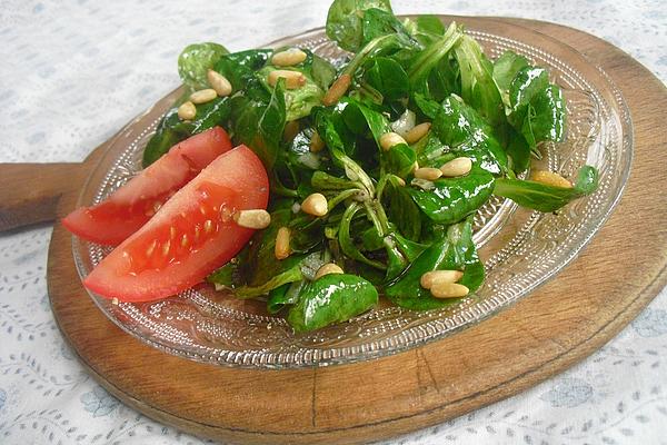 Lamb`s Lettuce with Roasted Pine Nuts