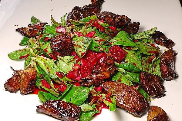Lamb`s Lettuce with Strips Of Chicken Breast and Raspberry Dressing