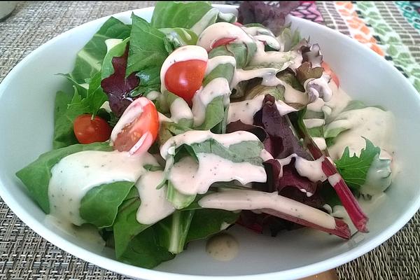 Lamb`s Lettuce with Tomatoes in Fine Yoghurt Mustard Dressing